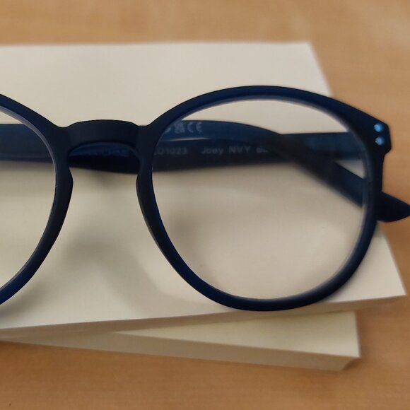 Simple Foster Grant Stylish Readers Reading Glasses NAVY LO1023 Joey 2 Powers - Picture 13 of 13